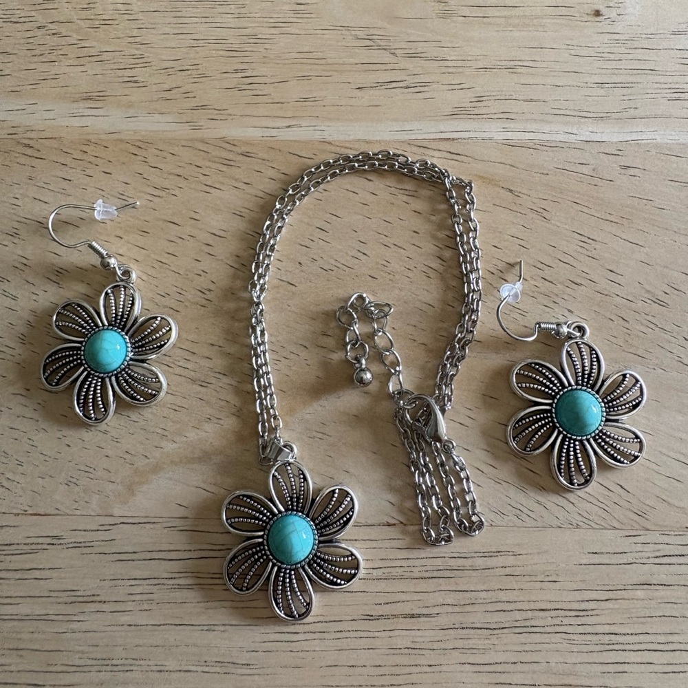 Turquoise Center Silver Floral Necklace & Earrings Set